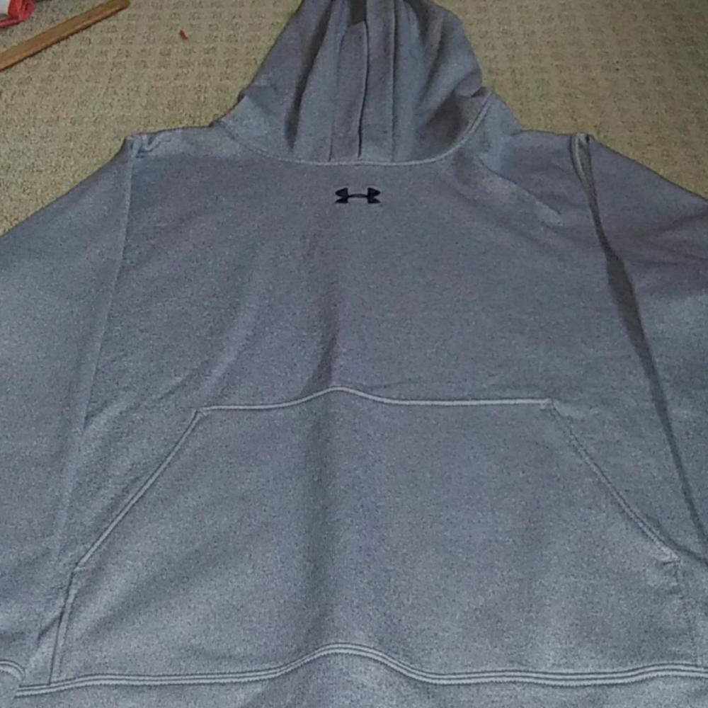 Never worn under armour hoddie